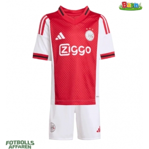 Ajax Hemmaställ Barn 2025-26 Kortärmad (+ Korta byxor)